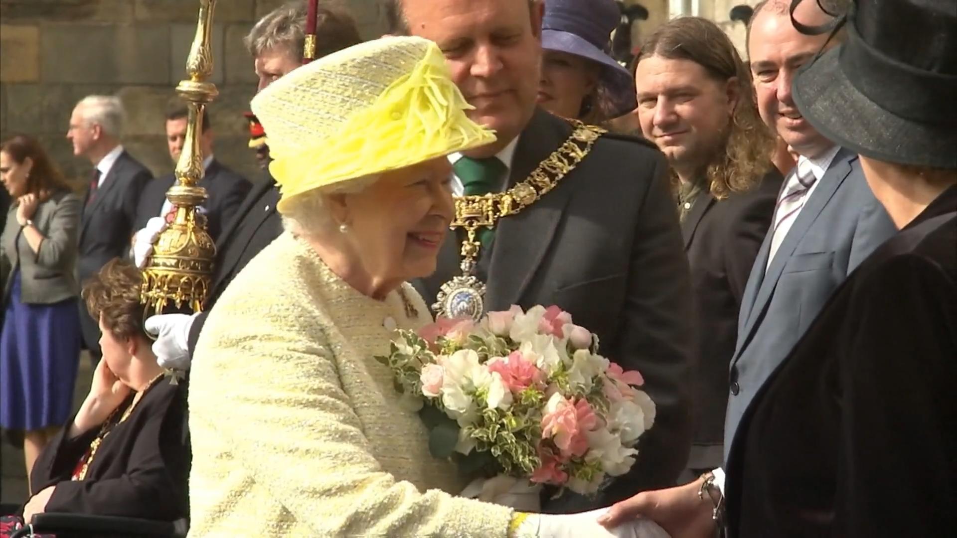 Kennen sie diese Zahlen & Fakten über Queen Elizabeth II.? 95. Geburtstag