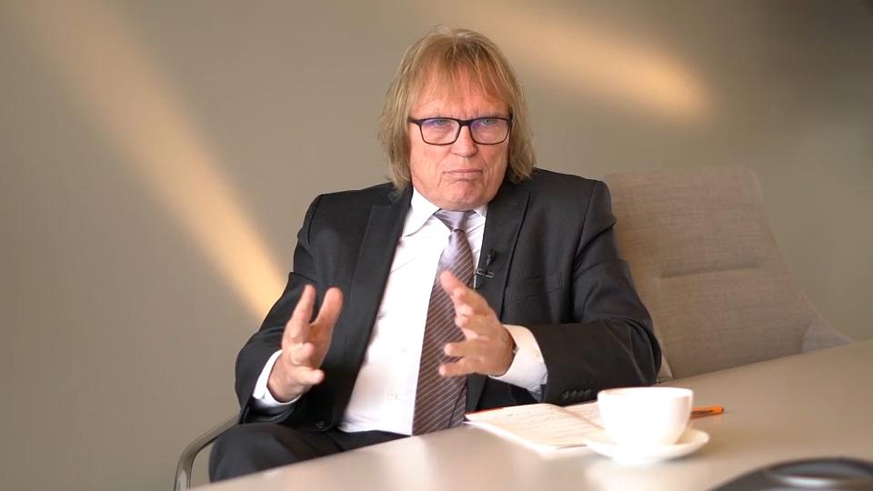 Anwalt über das "Doppelleben" von Christoph Metzelder Exklusives RTL-Interview