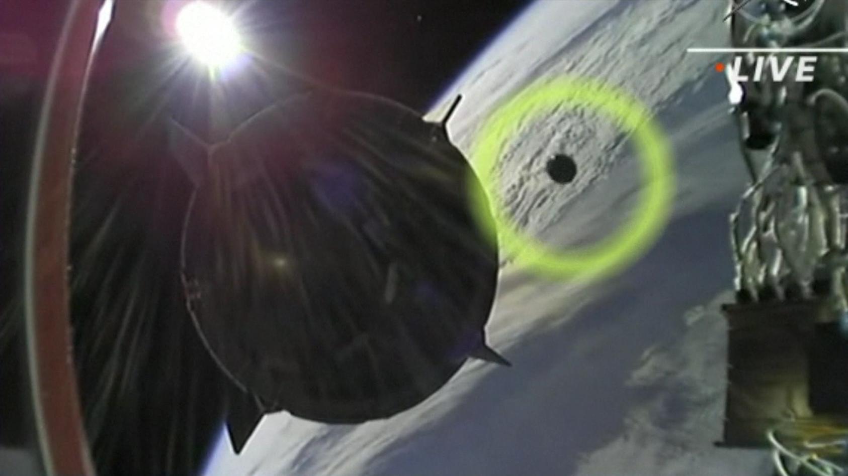 SpaceX-Rakete fast mit Weltraumschrott kollidiert Beinahe-Crash im All