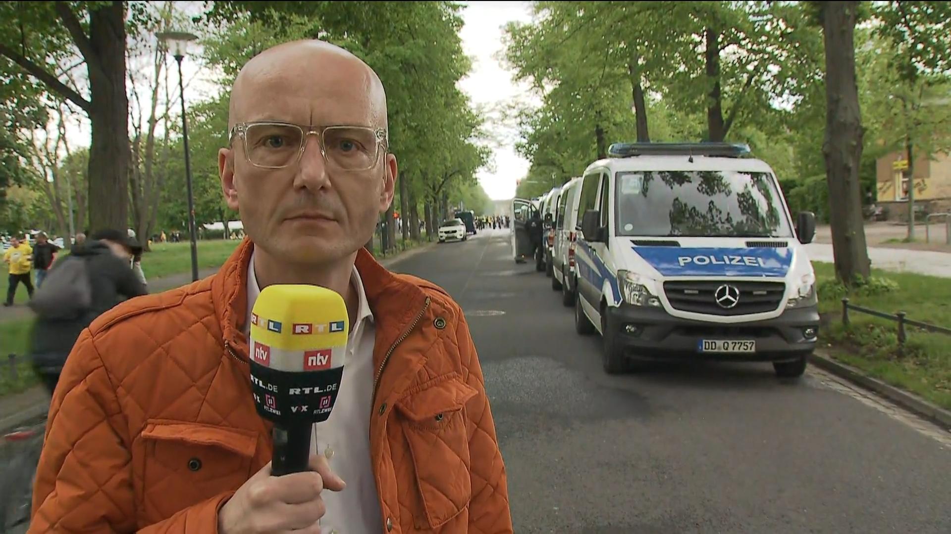 RTL-Reporter berichtet aus Dresden Dynamo steigt auf - Anhänger randalieren
