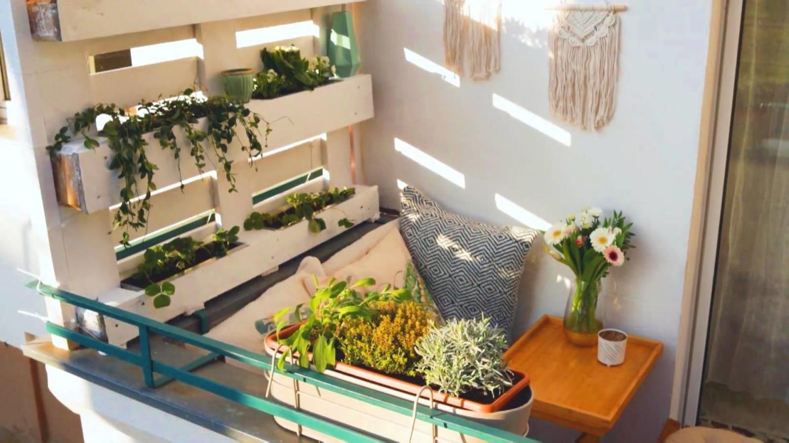 So wird ein kleiner Balkon frühlingsfit Die besten DIY-Tipps von der Expertin