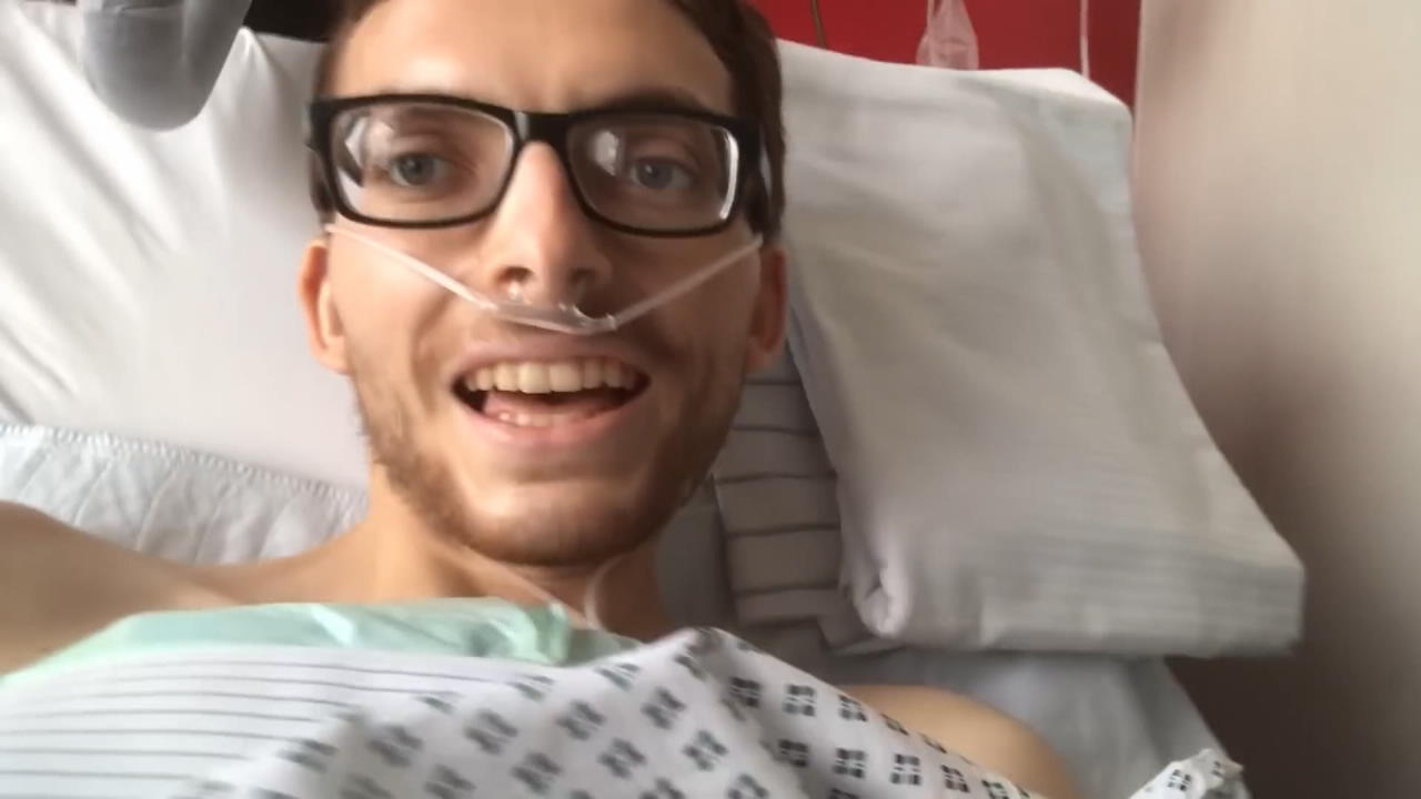 Hier verabschiedet sich Philipp Mickenbecker von seinen Fans Video aus dem Sterbebett