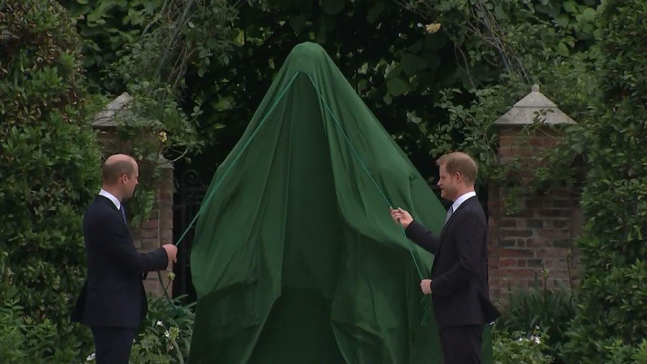 Harry und William enthüllen gemeinsam Diana-Statue 60. Geburtstag der "Prinzessin der Herzen"