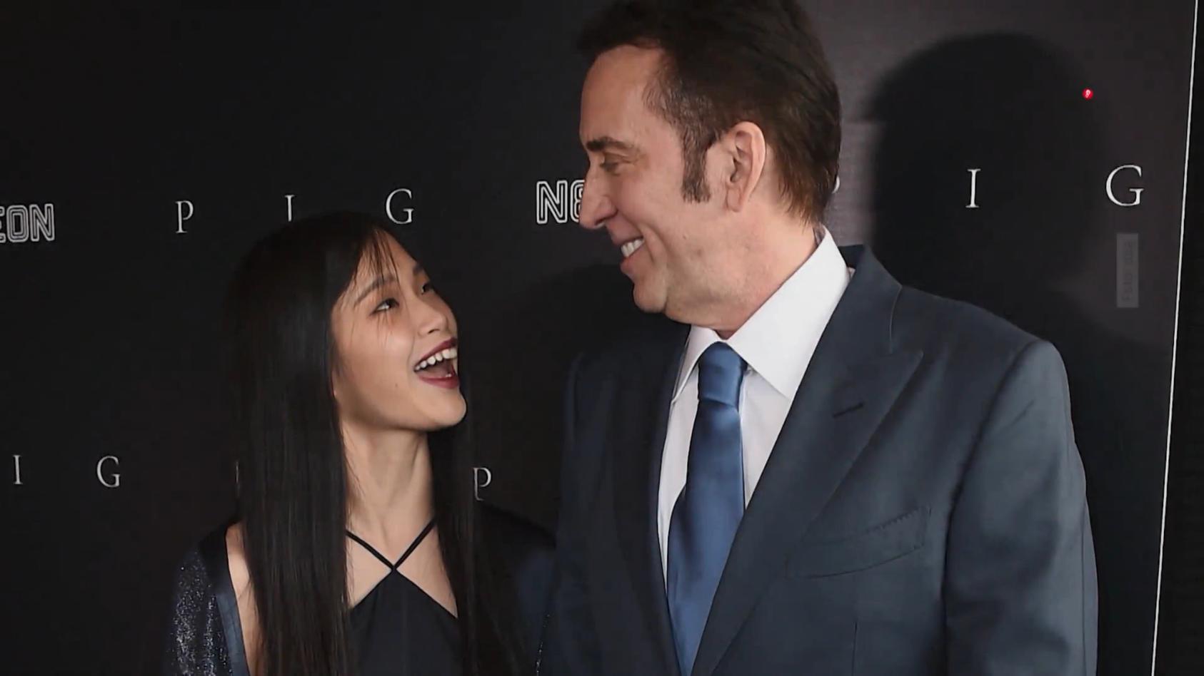 Nicolas Cage und 5. Ehefrau feiern Red-Carpet-Premiere Dauergrinsen beim Schauspieler