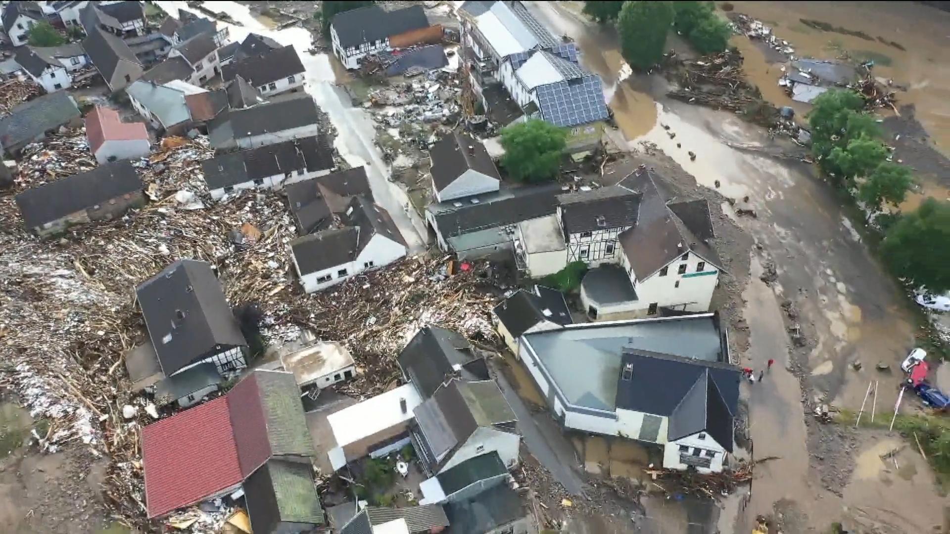Luftbilder zeigen das Ausmaß der Zerstörung RTL-Reporter im Hochwassergebiet in Schuld (Eifel)
