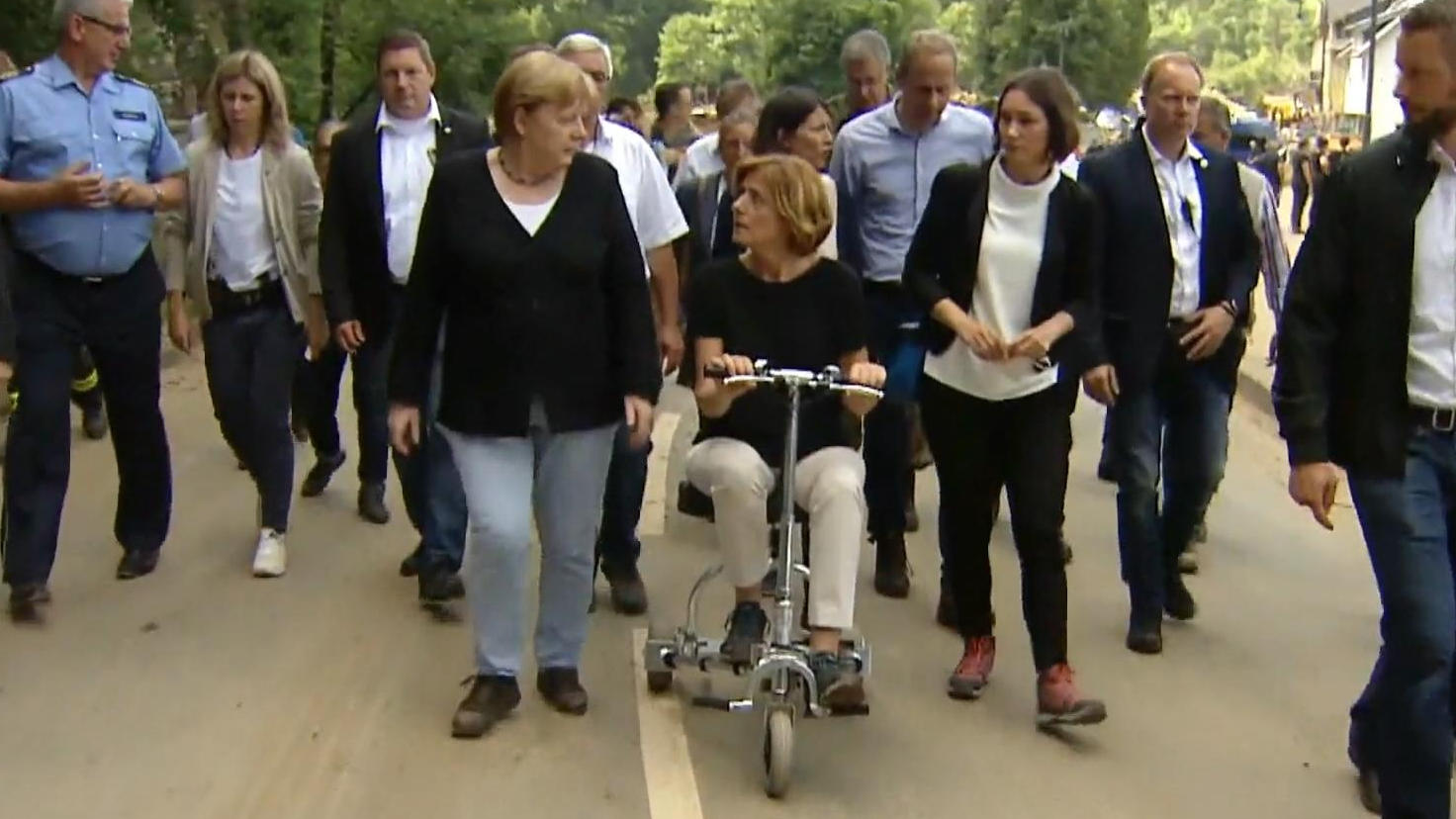 Malu Dreyer: Im Rollstuhl durchs Katastrophengebiet Tapfere Ministerpräsidentin