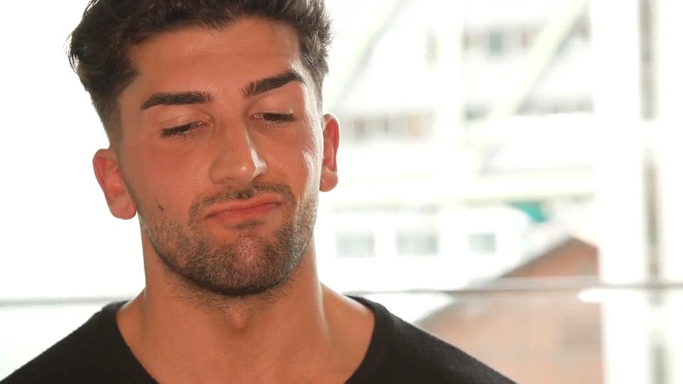 Julian sieht Maximes emotionalen Ausbruch zum ersten Mal Der Bachelorette-Kandidat ist sprachlos