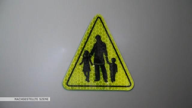 Feuerwehr Rheurdt bewirbt „Kinderfinder“ Sticker soll Leben retten
