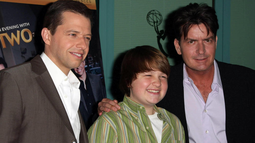 Angus T. Jones hat sich ganz schön verändert Kennen Sie den noch?