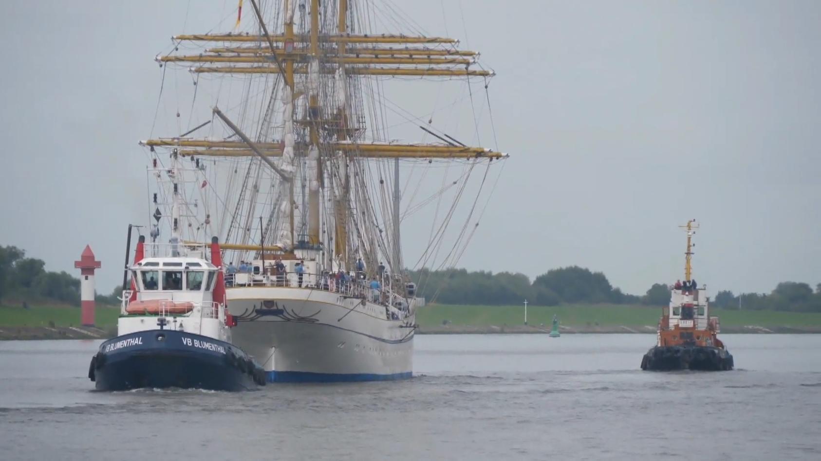 Gorch Fock wird abgeschleppt Panne bei Probefahrt