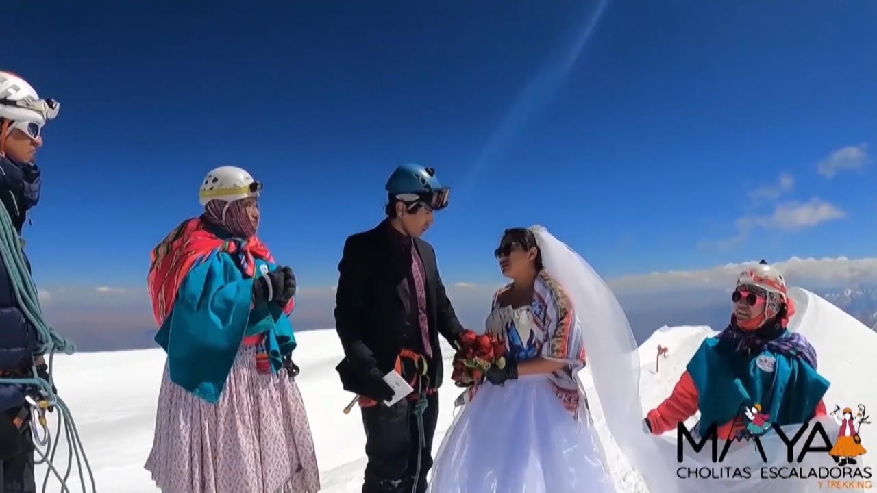 Paar heiratet in 6.400 Metern Höhe Diese Hochzeit ist ein Highlight!