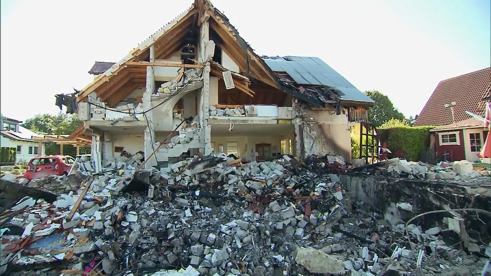 Retter finden Leiche in den Trümmern Nach Hausexplosion in Rohrbach