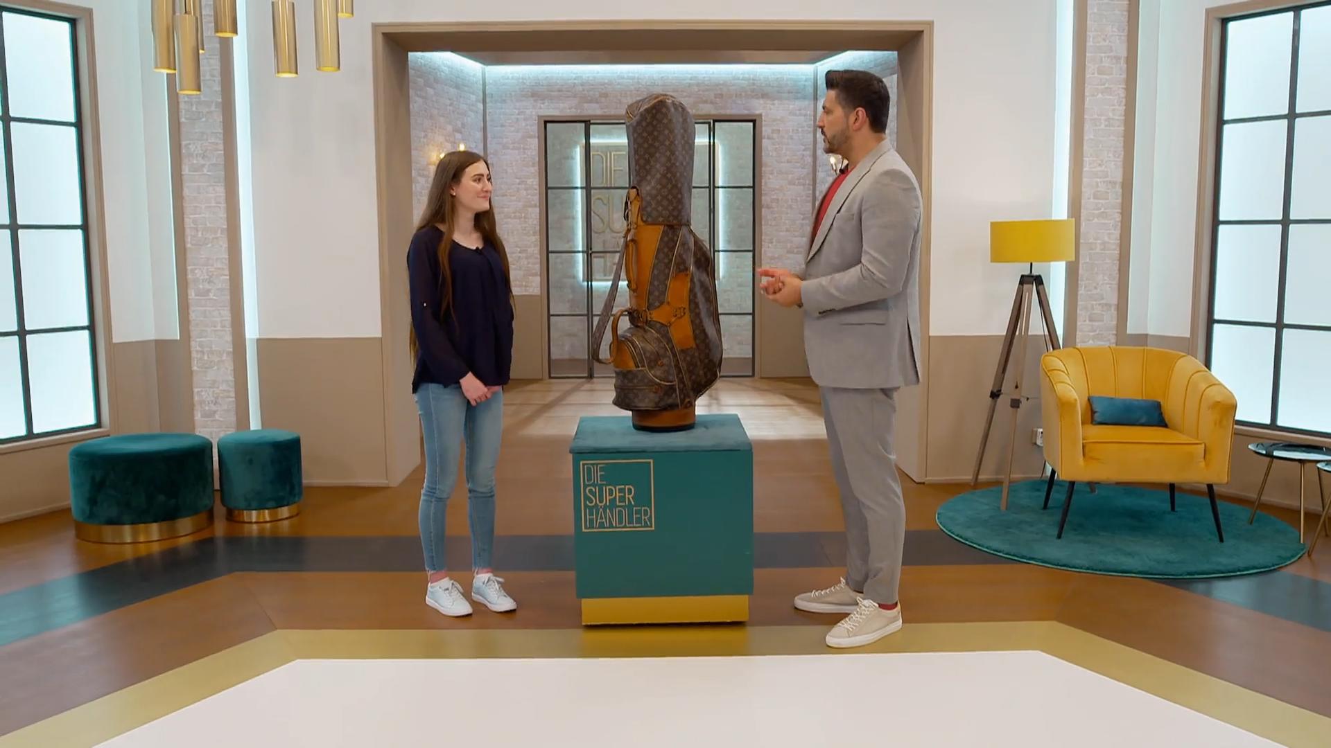 Sabrina verkauft die Golftasche ihres Großvaters Jetzt sucht sie einen neuen Besitzer