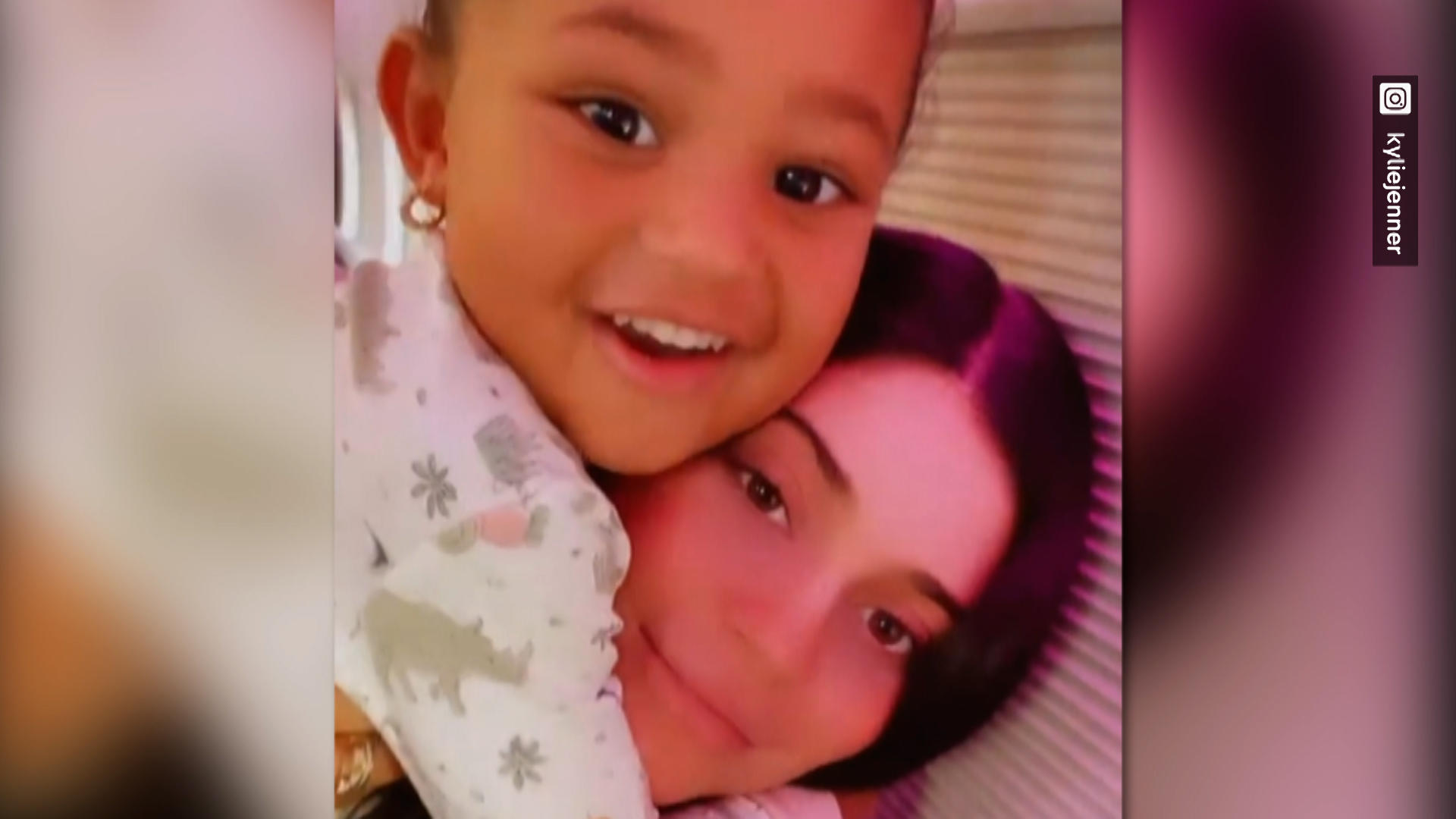 Töchterchen Stormi ahmt Mama Kylie auf Instagram nach Zuckersüße Mini-Influencerin