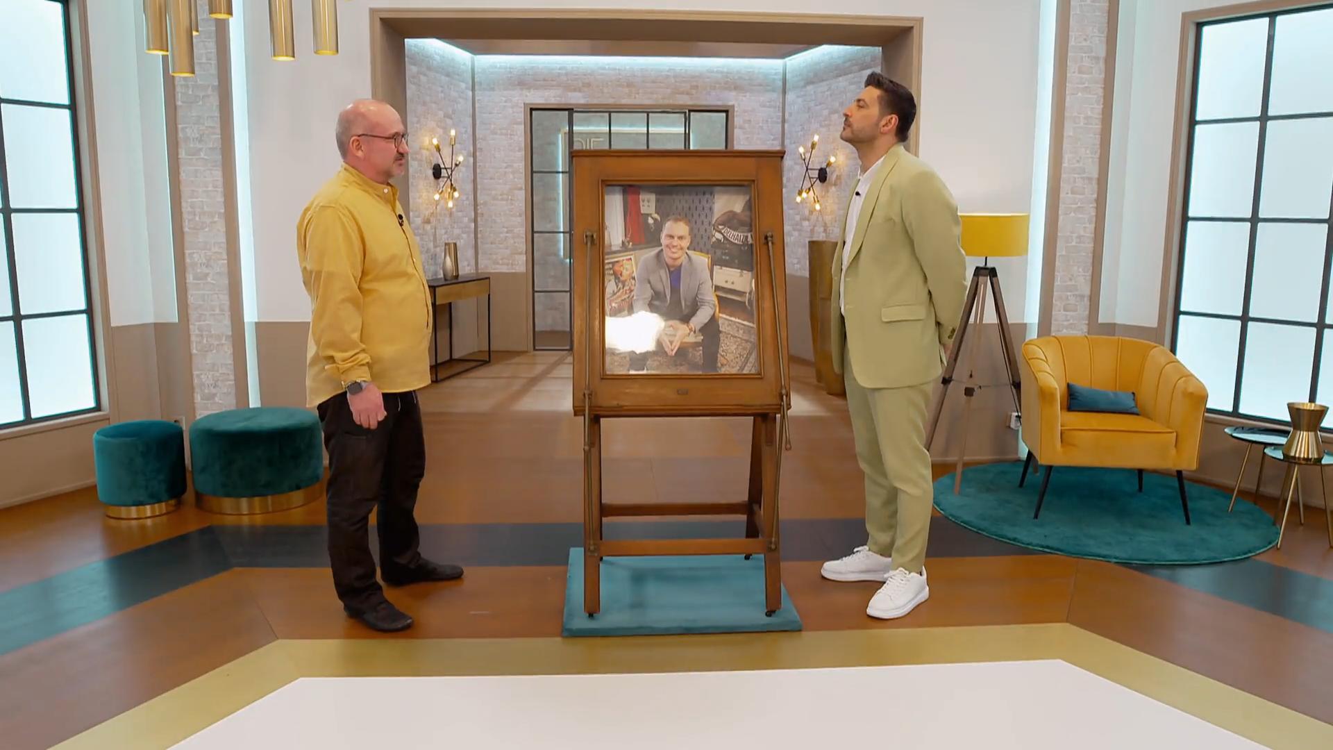 Ein antiker Schaukasten aus Nussbaum Wie viel Geld kann Frank verlangen?