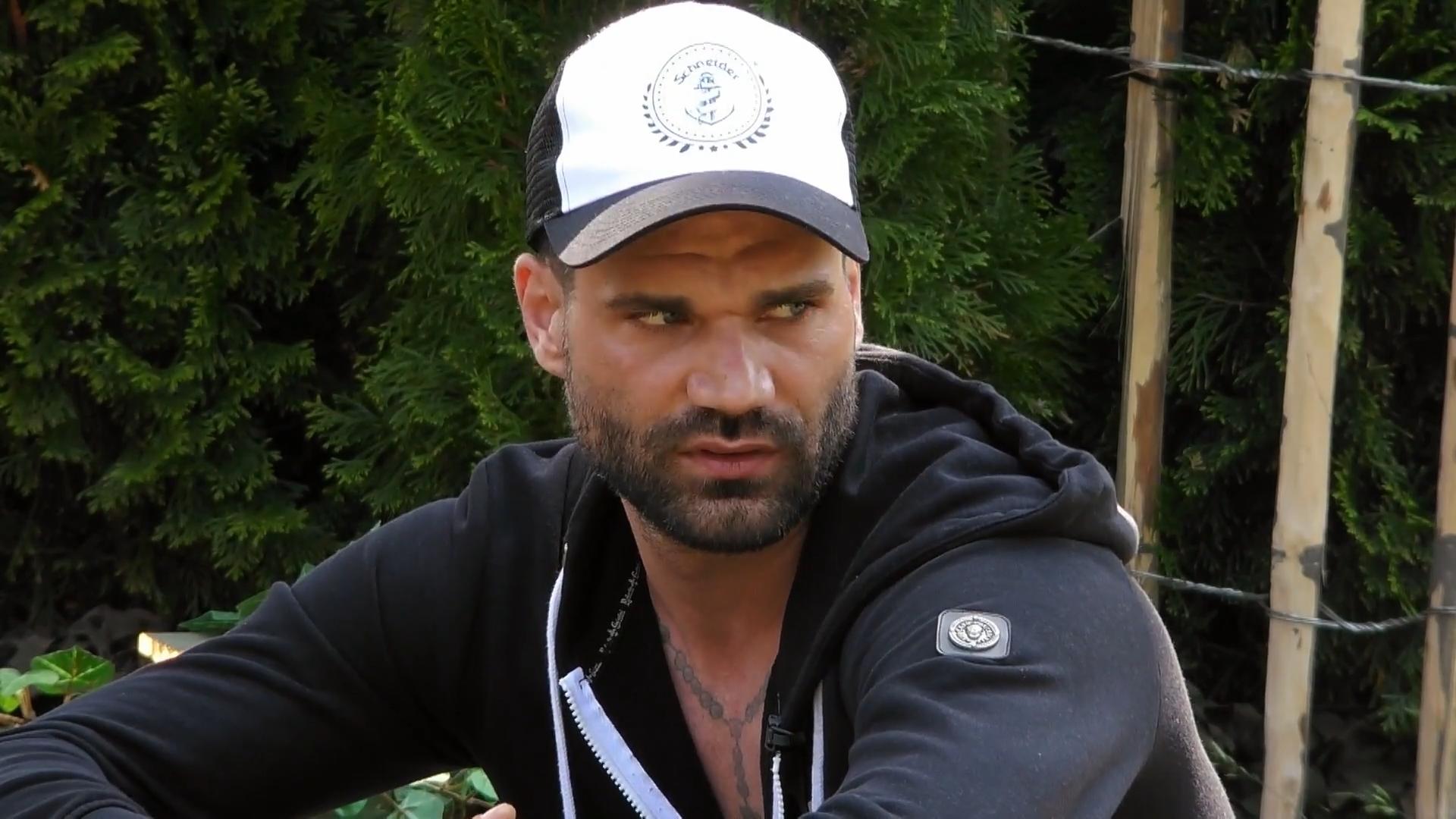 Mike kann sein Mola-Trauma nicht wirklich überwinden Talk-Runde im Sommerhaus