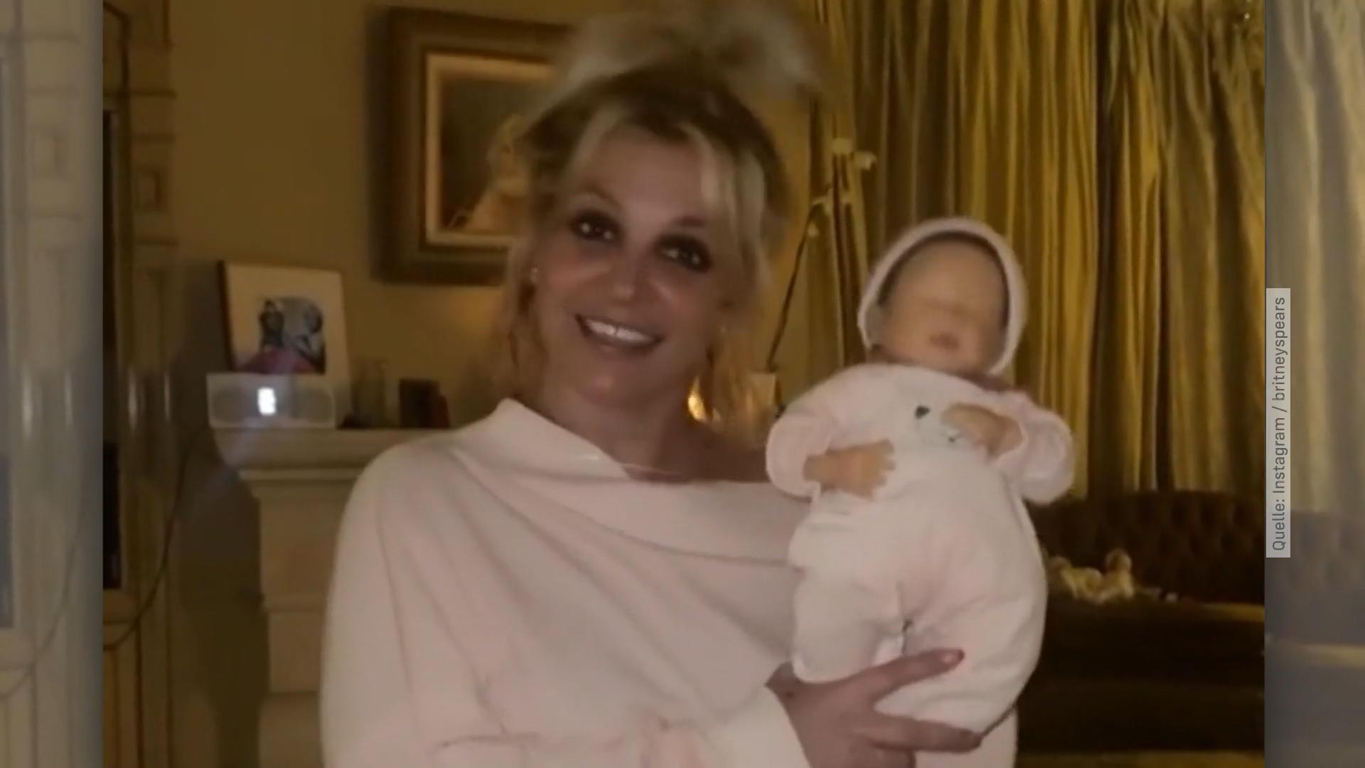 Hier tanzt Britney Spears mit Puppe „Ich habe ein Baby bekommen“