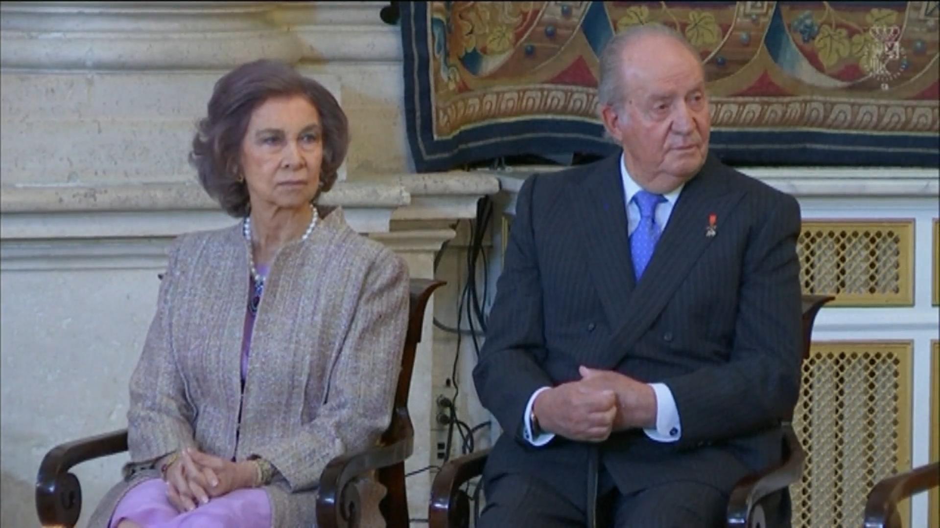 ¿Esclava sexual del ex rey Juan Carlos?  La esclavitud gira en torno a la realeza española