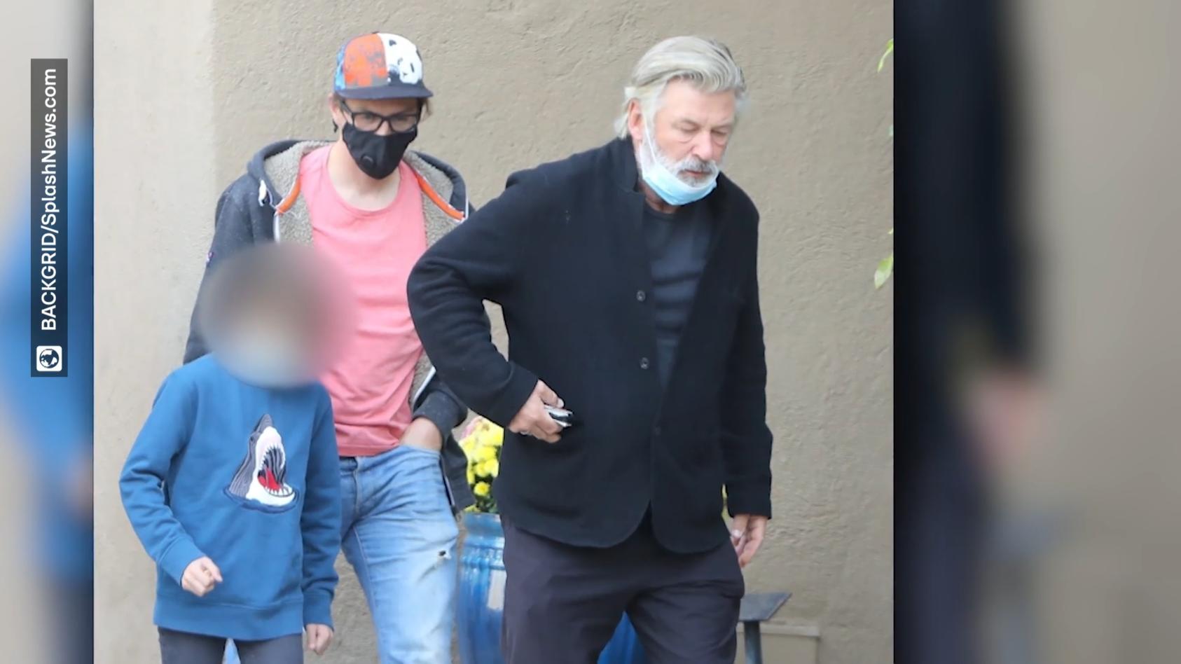 Alec Baldwin trifft Witwer und Sohn von getöteter Frau Nach tödlichen Schüssen am Filmset