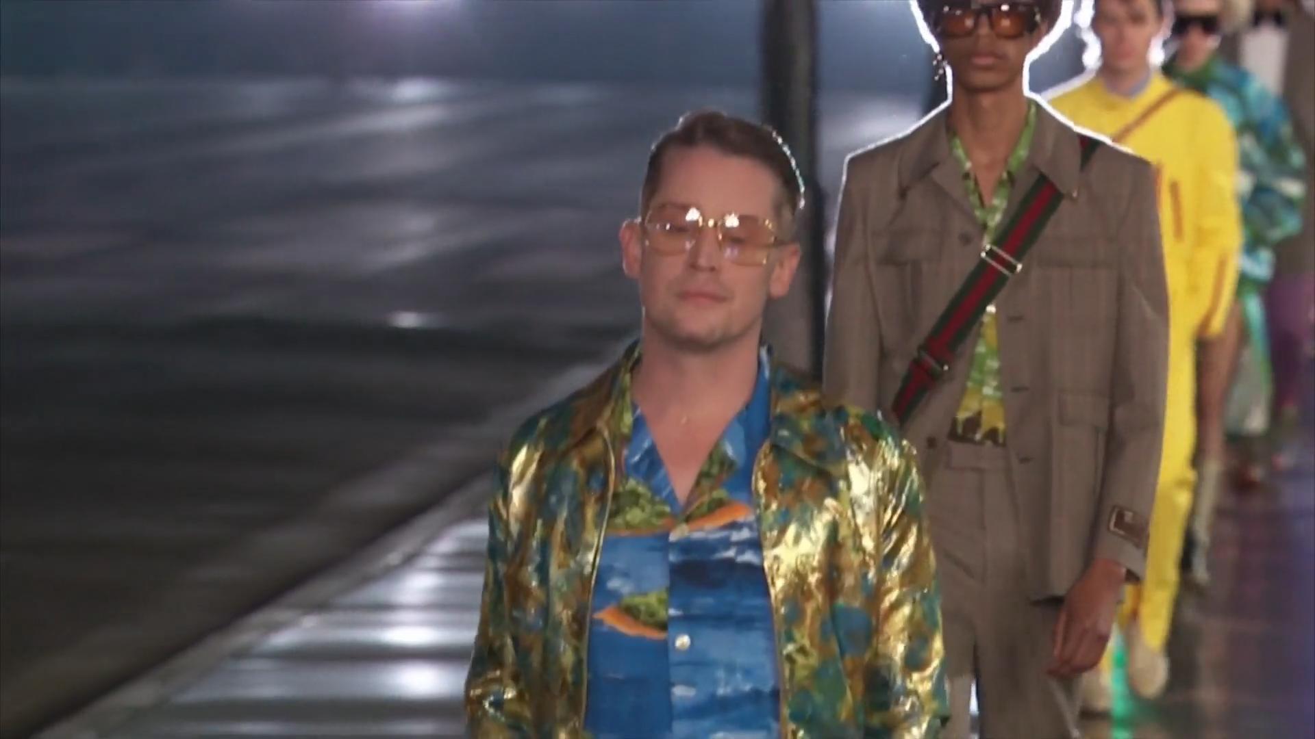 "Kevin" Macaulay Culkin als Model für Gucci Kevin allein auf dem Catwalk