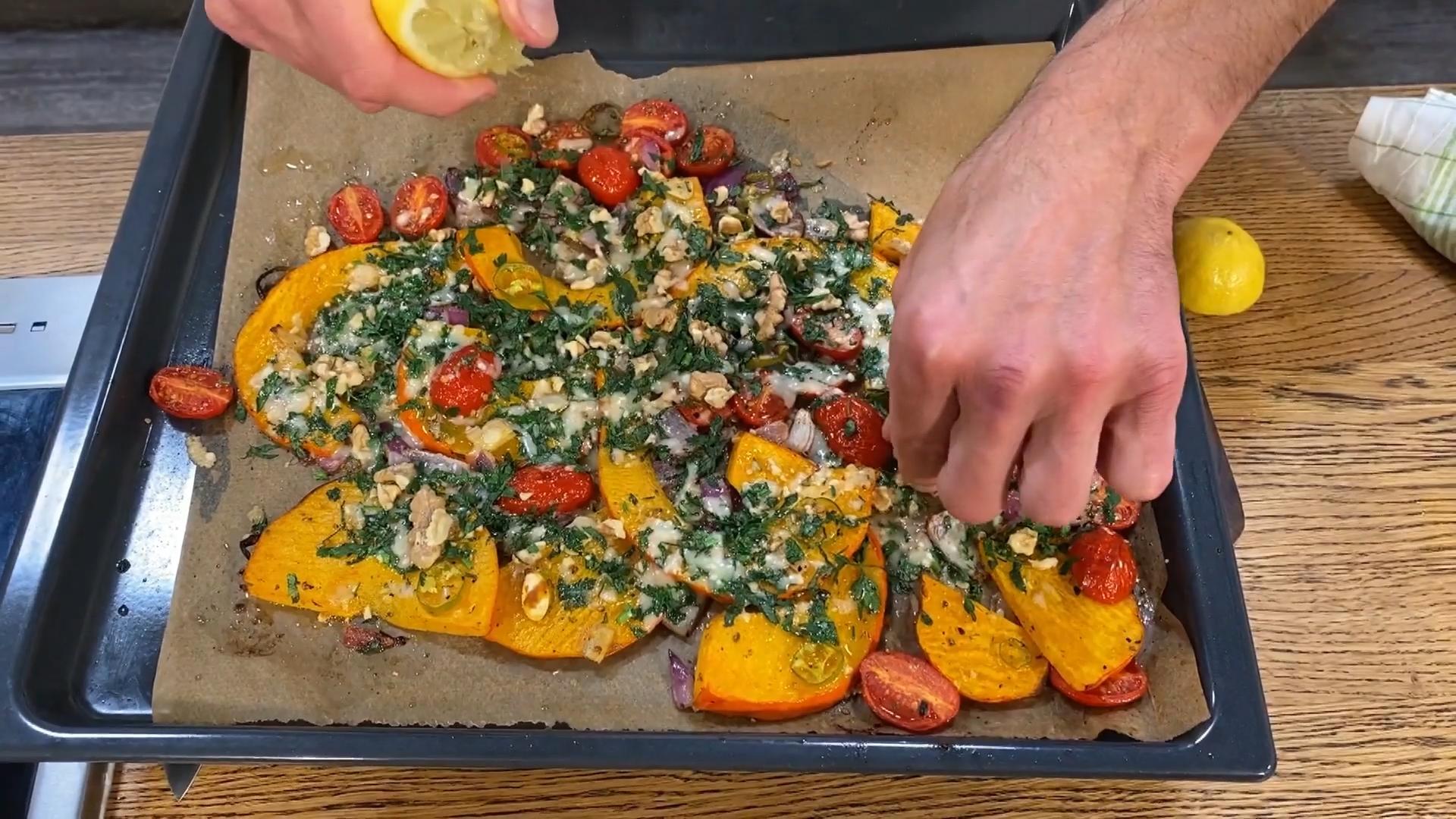 Ofenkürbis mit Kirschtomaten und Peperoni Hensslers schnelle Nummer