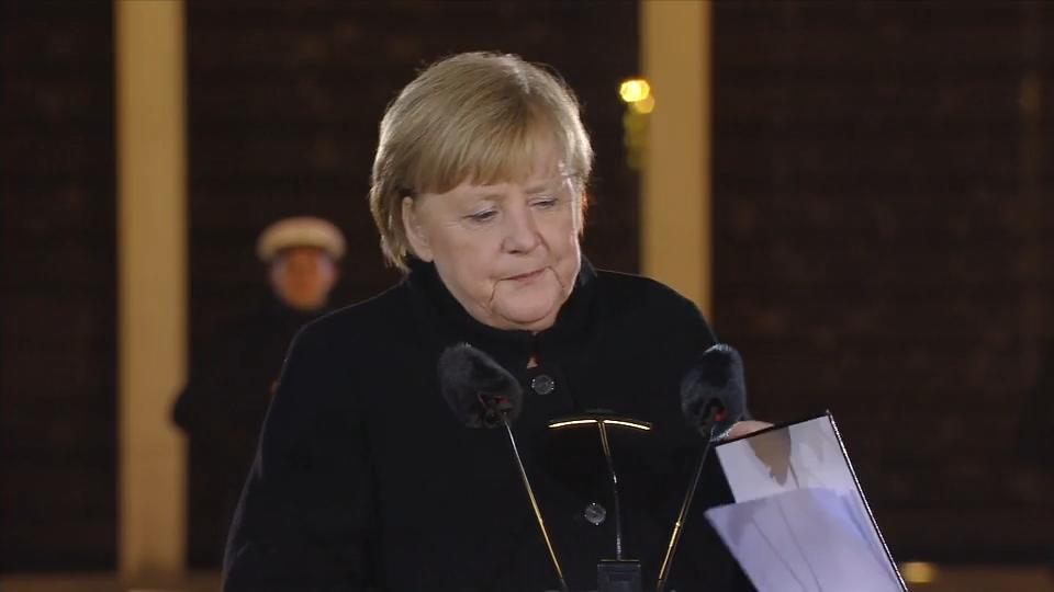 Merkels letzte Rede beim Abschied von der Macht Zapfenstreich nach 16 Jahren als Kanzlerin