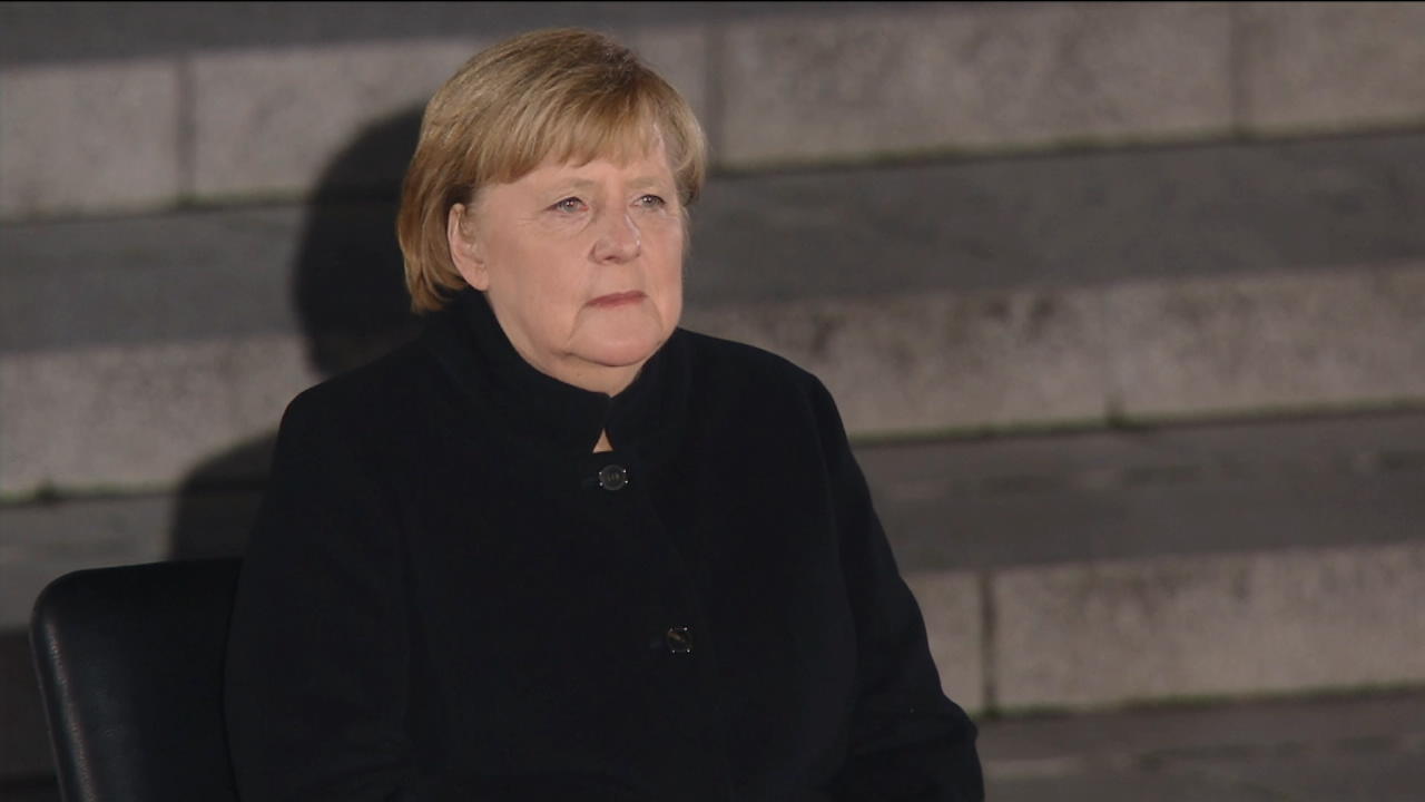 Emotionaler Abschied für Merkel beim Großen Zapfenstreich Kanzlerin mit feuchten Augen