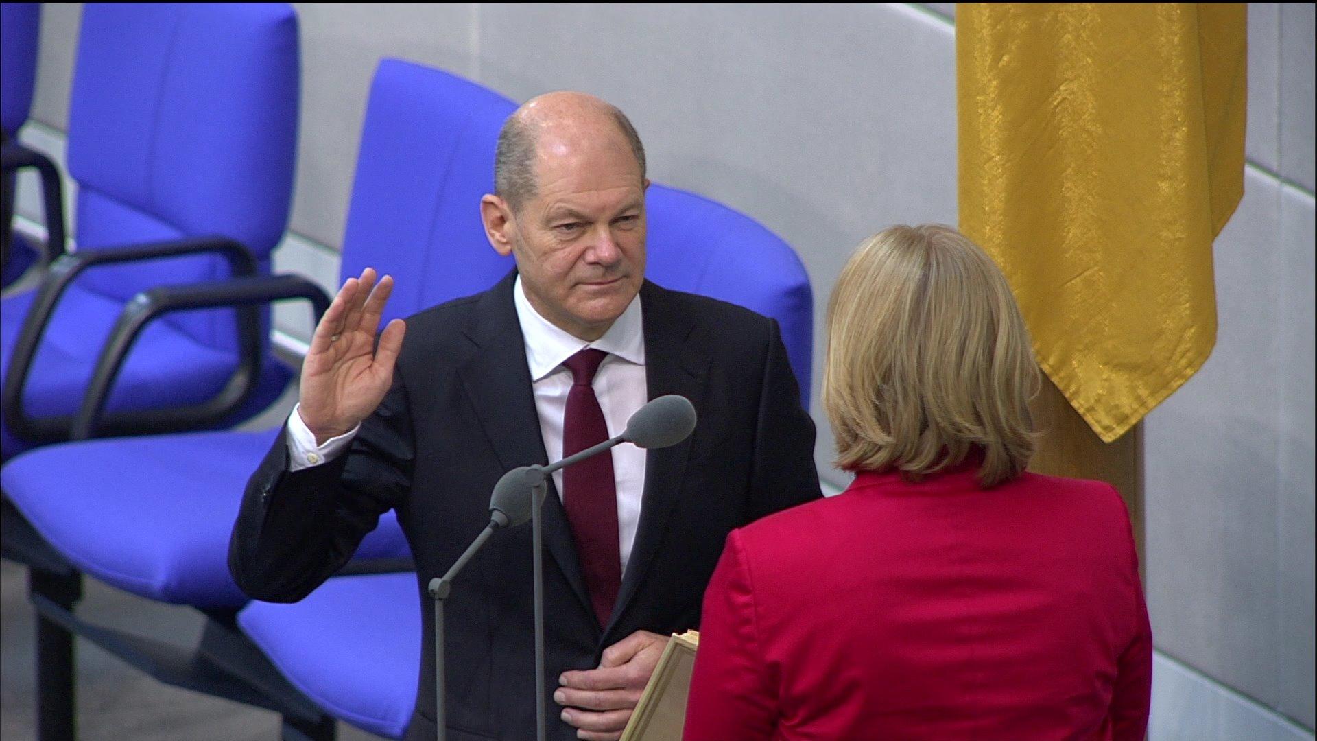 Offizielle Vereidigung von Olaf Scholz Deutschland hat einen neuen Bundeskanzler