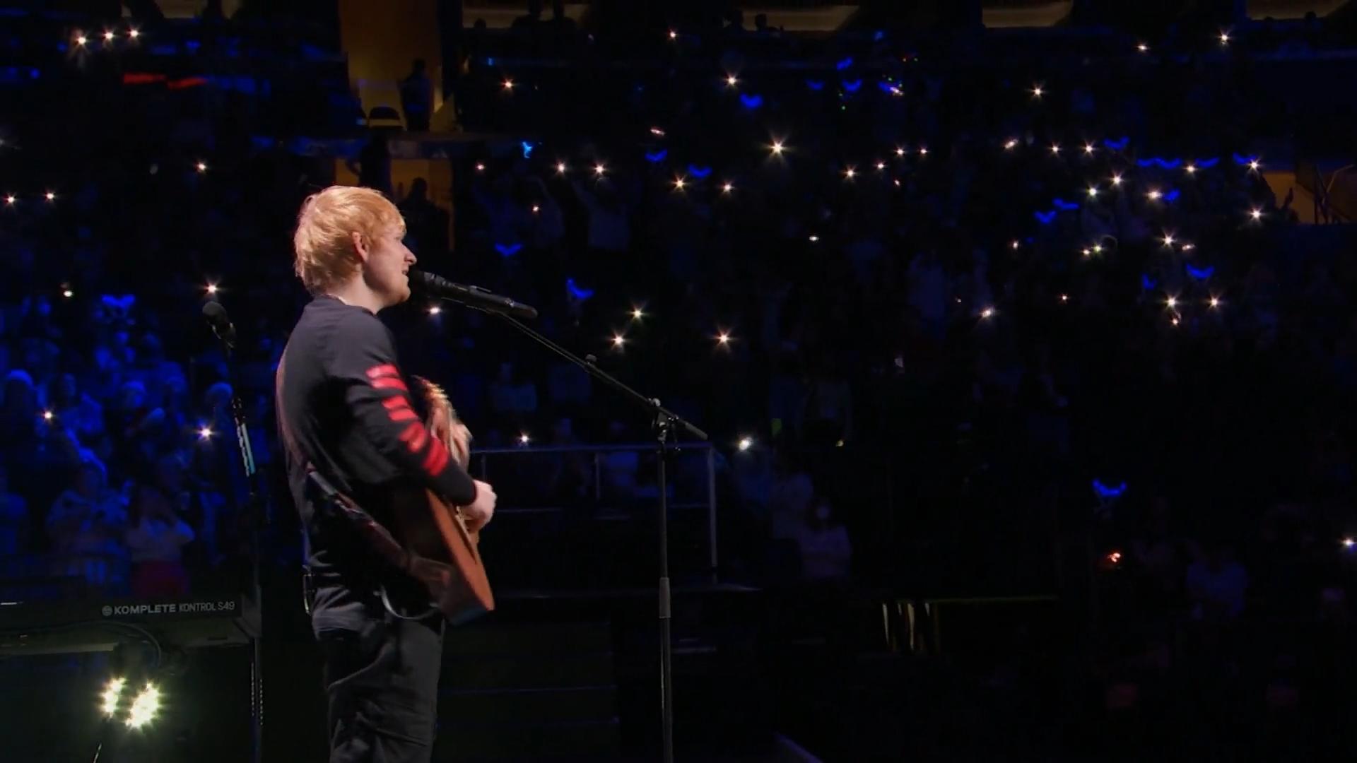 Ed Sheeran verzaubert beim Jingle Bell Ball Weihnachtlicher Auftritt