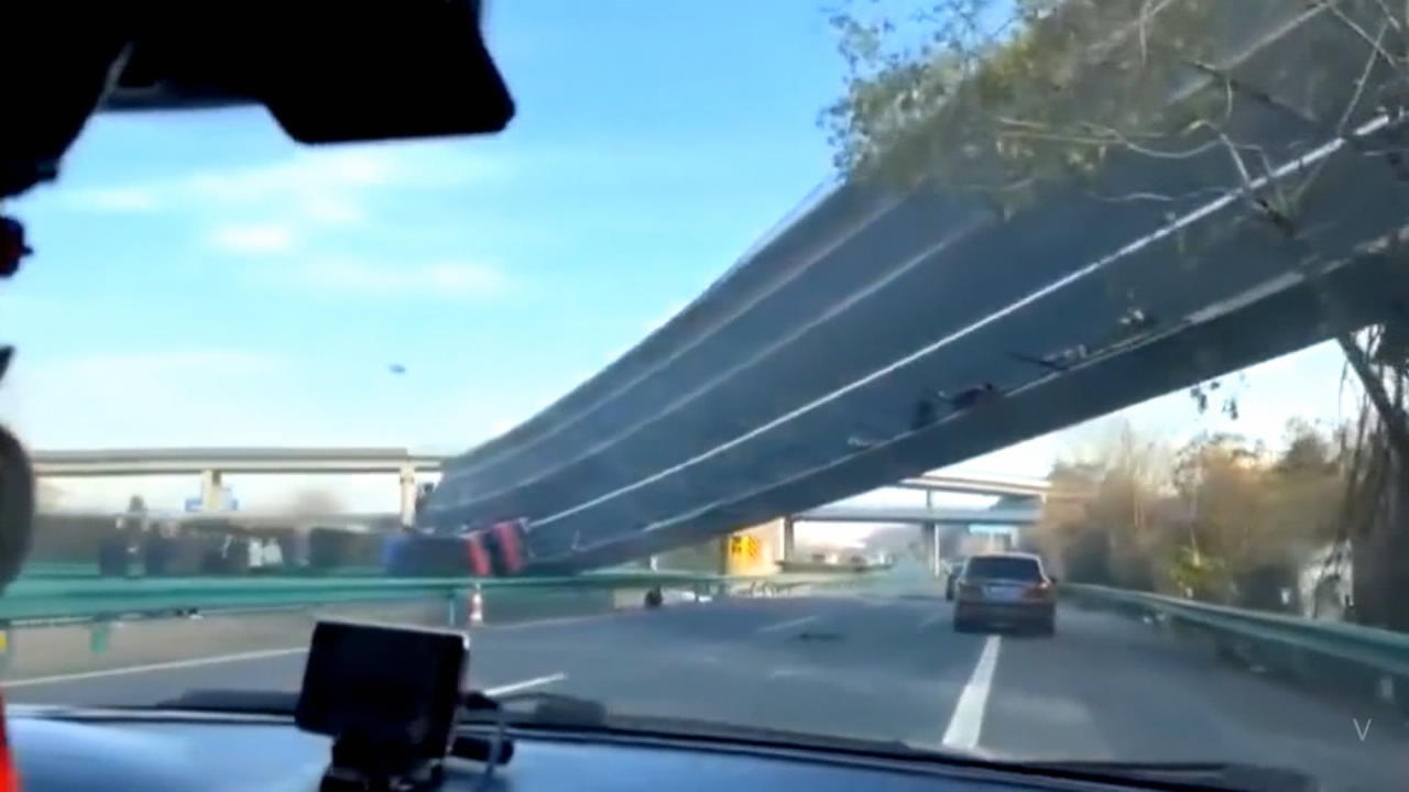 Autobahnbrücke in China umgekippt Krasse Aufnahmen einer Dashcam