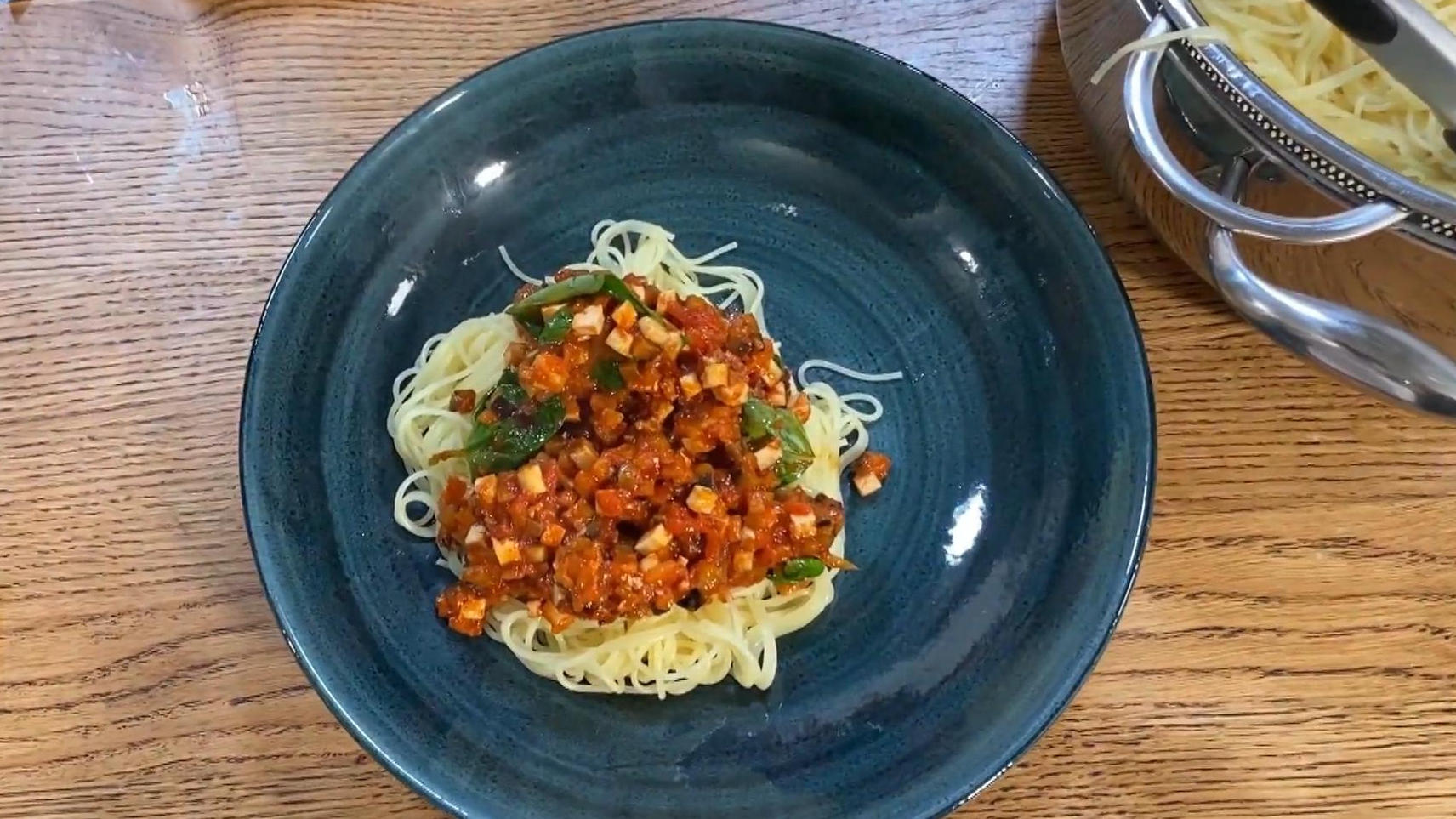 Vegane Bolognese mit Auberginen und Räuchertofu Hensslers schnelle Nummer