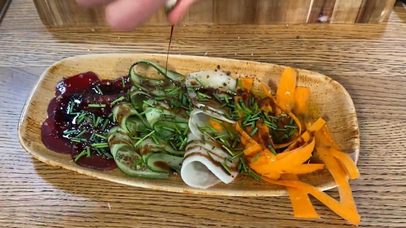 Knackiges Gemüse-Carpaccio: Besser als jeder Salat Hensslers schnelle Nummer