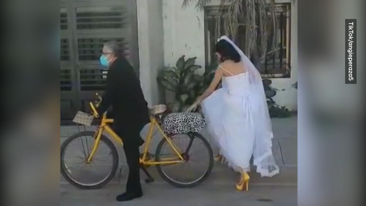 Vater bringt Braut mit dem Fahrrad zum Altar Süßer Liebesbeweis