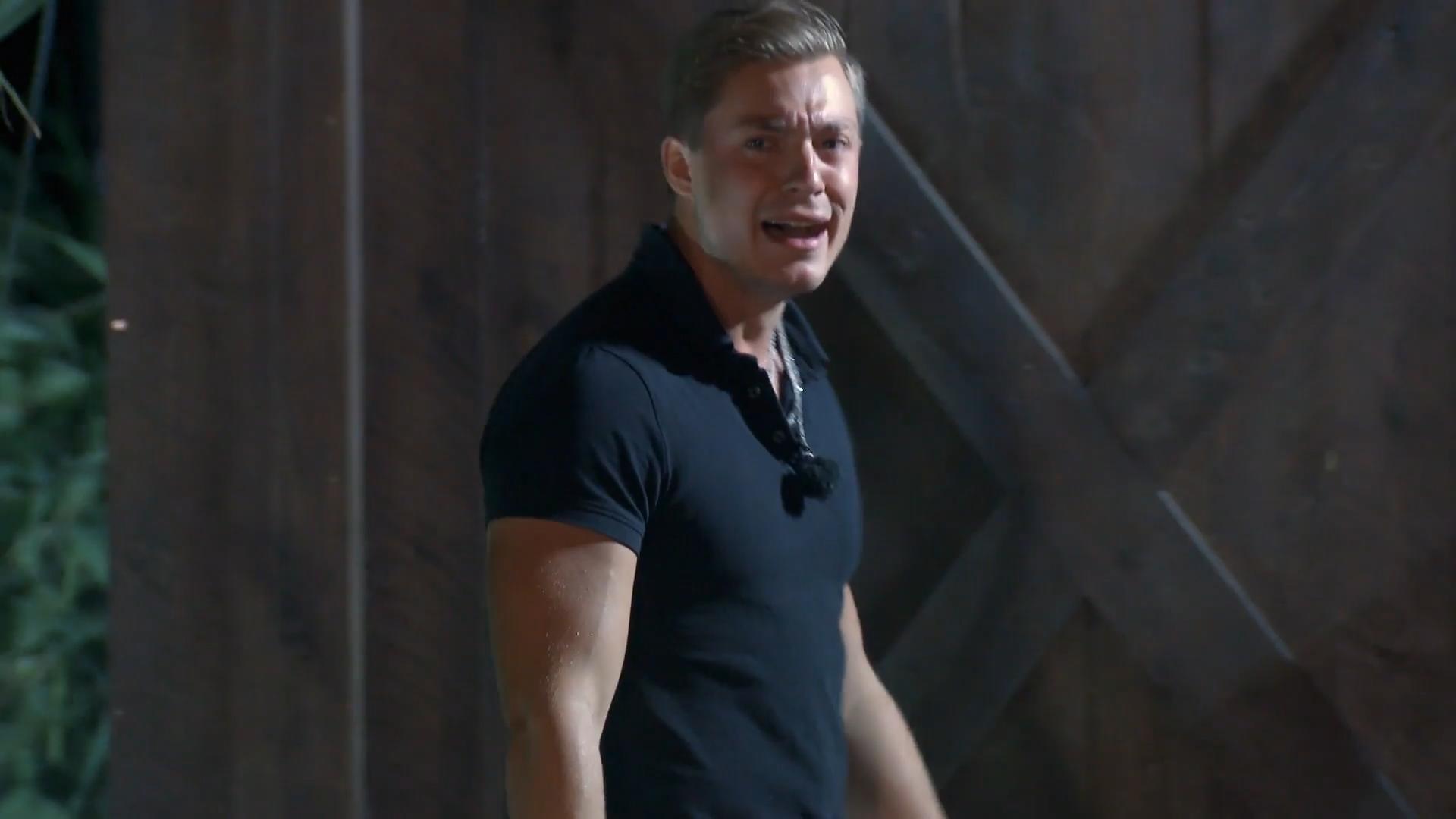 Henrik Stoltenberg rastet am Lagerfeuer richtig aus Bei "Temptation Island V.I.P."