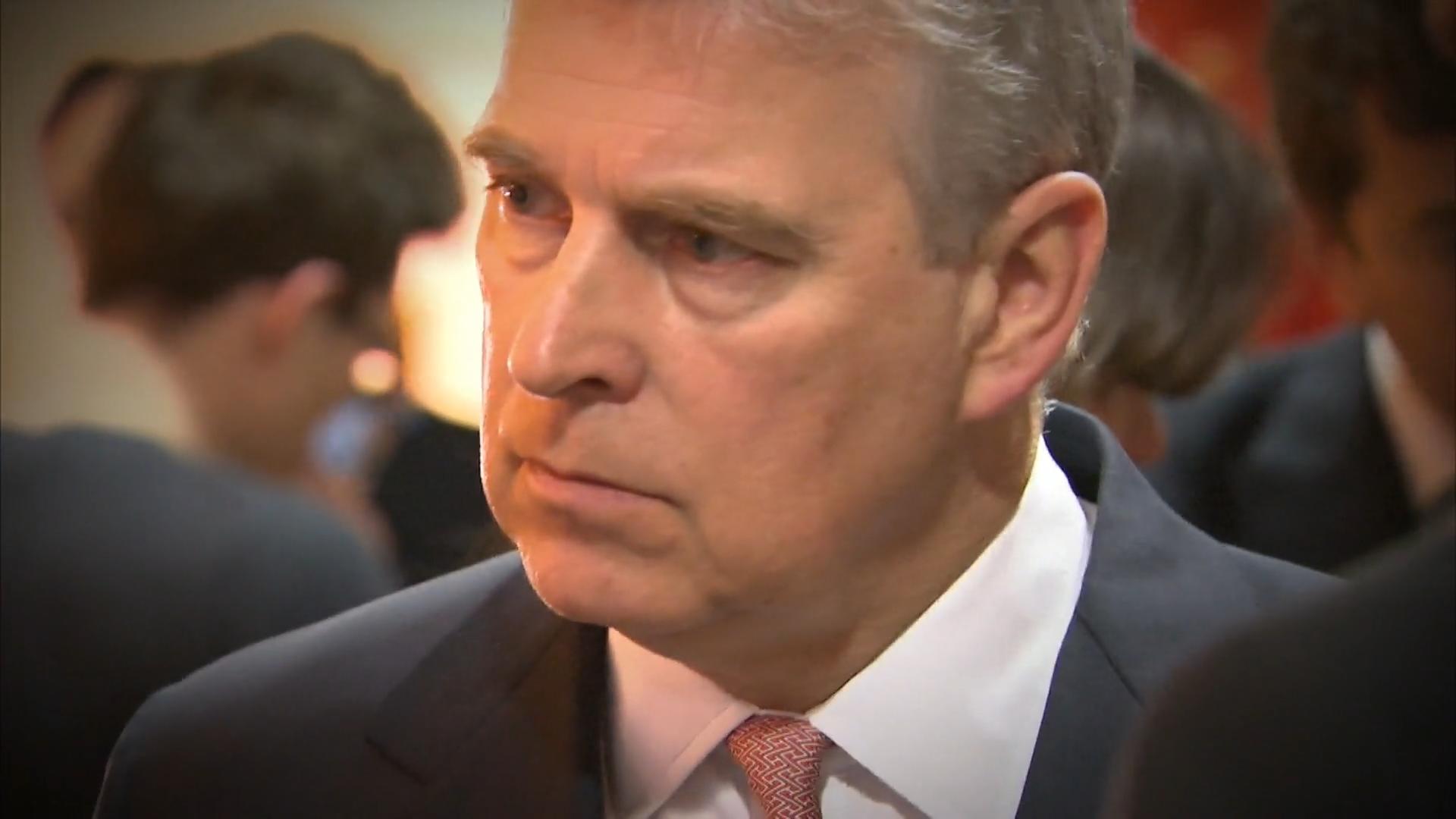 Prinz Andrew muss als Privatperson vor Gericht Queen entzieht im Titel