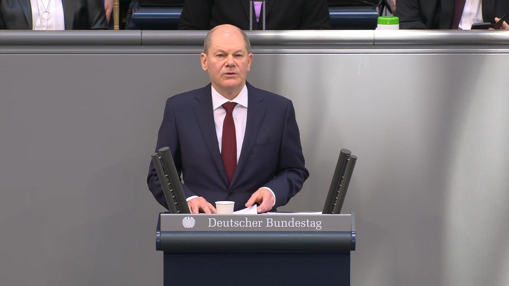 Kanzler Scholz hält Regierungserklärung "100 Milliarden Euro für die Bundeswehr!"