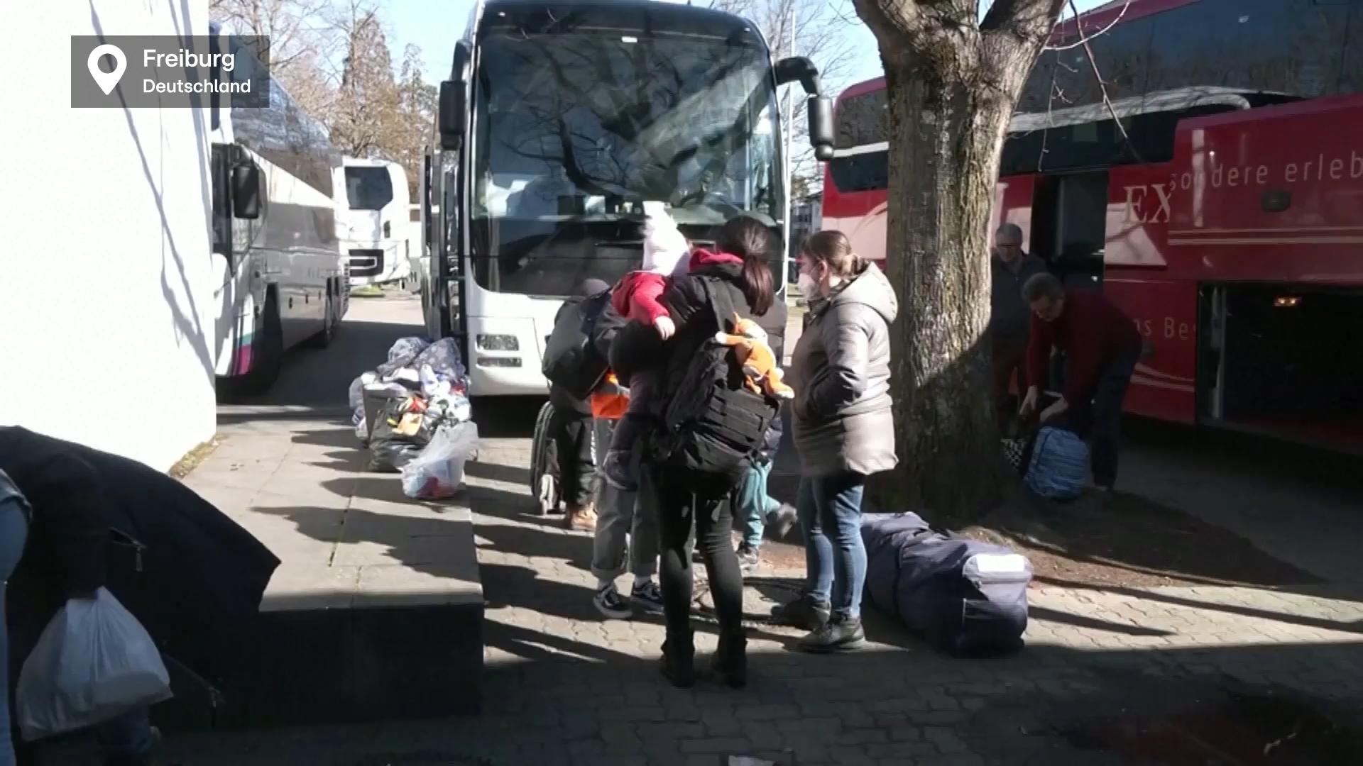 Mehr als 150 Kinder und Jugendliche in Freiburg angekommen Nach 70 Stunden Fahrt