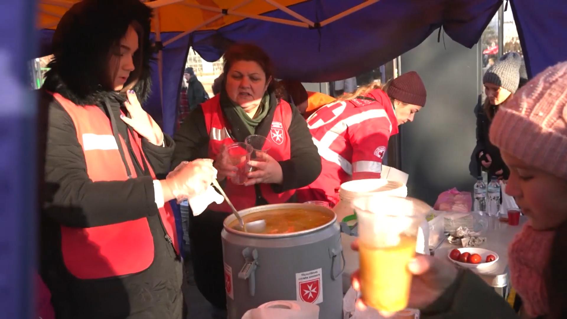So versorgen die Hilfsorganisationen die Menschen vor Ort Hilfe in der Ukraine