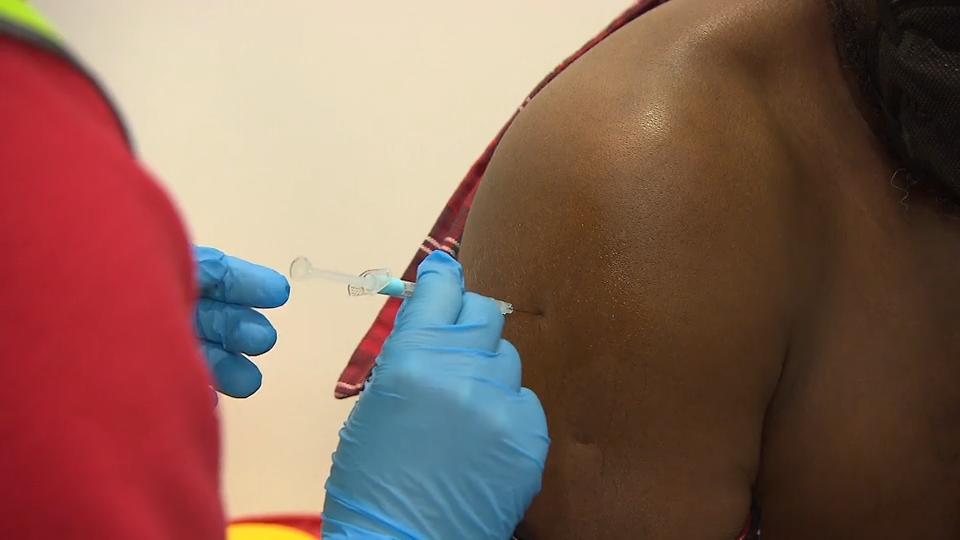 Kann diese Spritze Hessens Impfskeptiker noch überzeugen? Verhaltende Nachfrage nach Novavax-Impfstoff