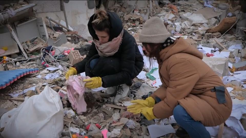 Putins Bomben töten Katias große Liebe Zerstörung in Markhalivka