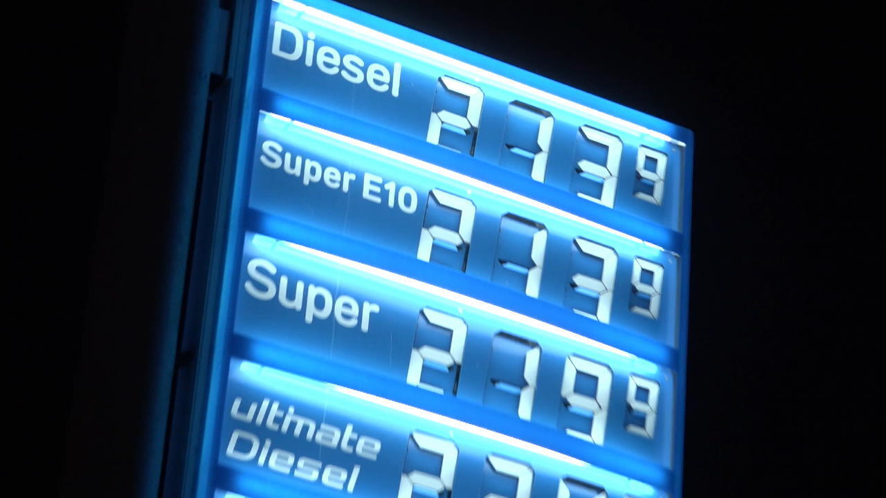 Benzinpreise steigen immer höher Teurer Krieg!