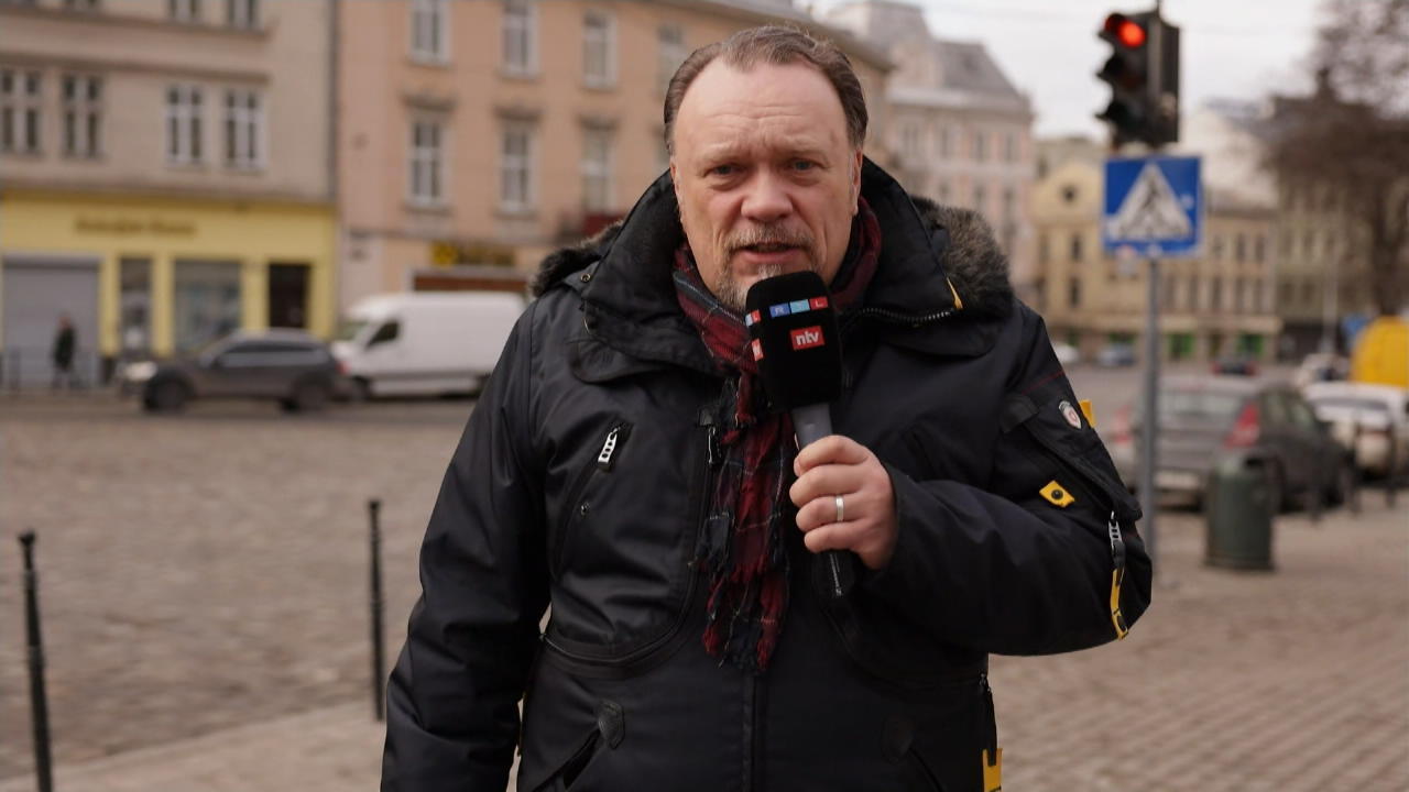 RTL-Reporter Thomas Präkelt zu Evakuierungen Krieg in der Ukraine