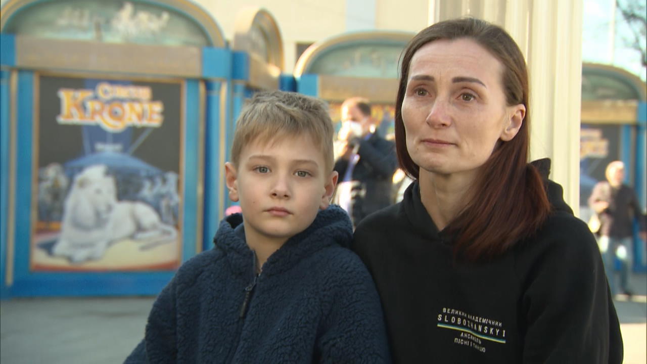 "Circus Krone" nimmt Geflüchtete aus der Ukraine auf Anna und ihr Sohn flohen vor Putins Bomben