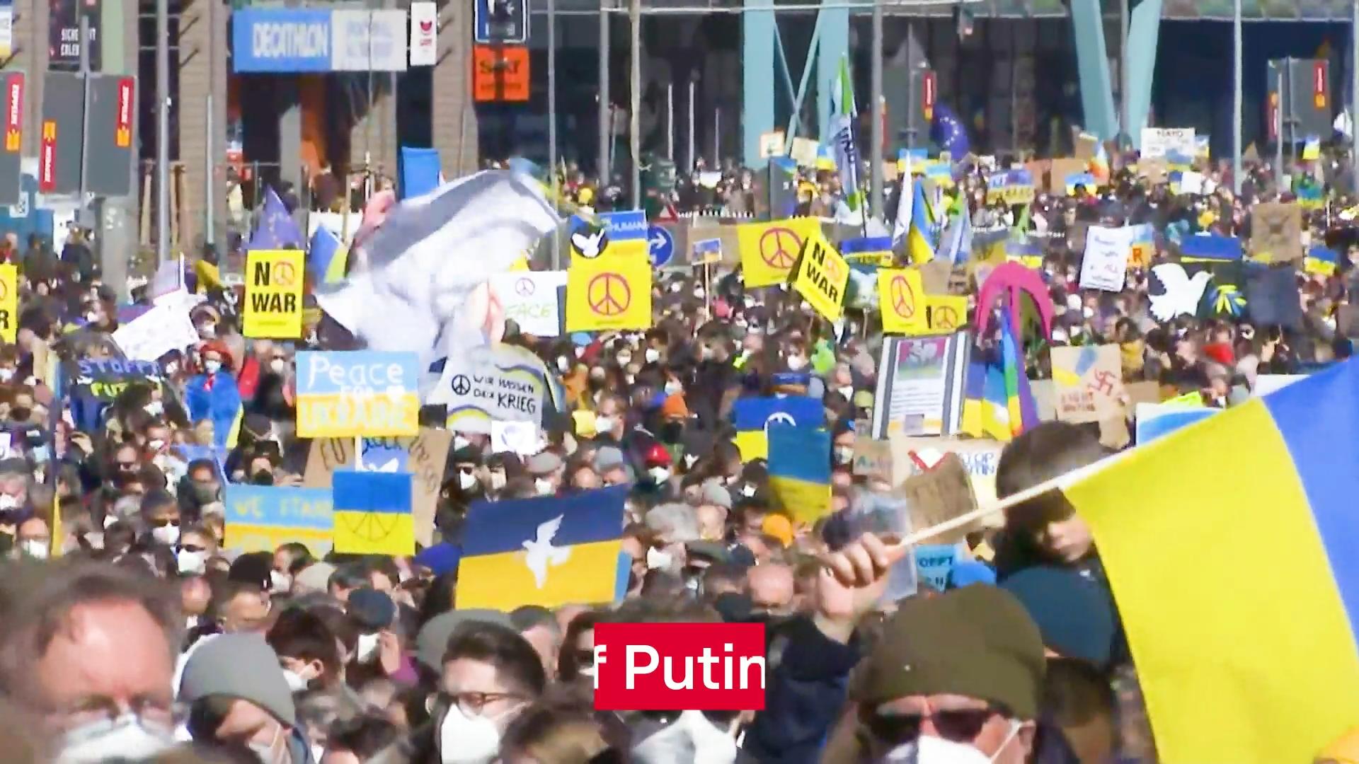 Deutschlandweite demonstrieren Tausende gegen Putin Ukraine-Krieg