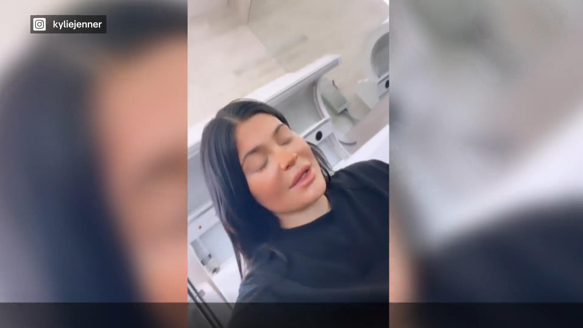 "Es ist okay nicht okay zu sein!" Kylie Jenner über ihre postnatale Depression