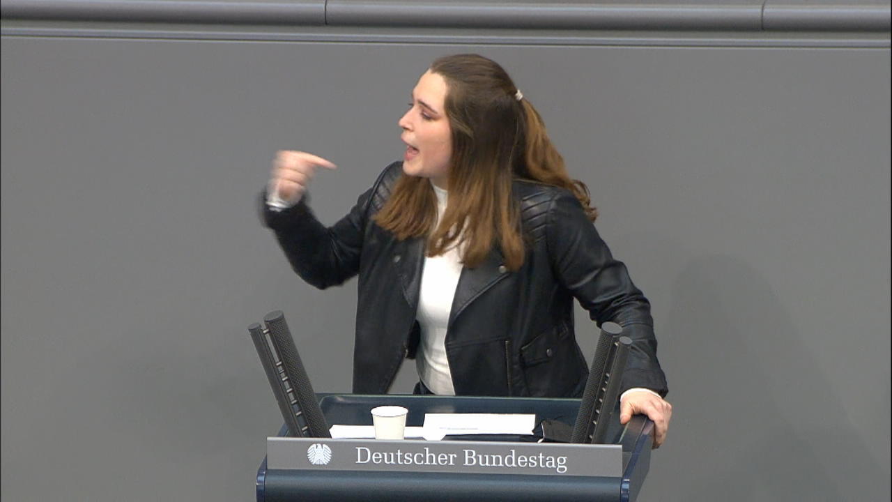 Jung-Politikerin Emilia Fester hält Wutrede im Bundestag „Dann wären wir alle wieder frei!“
