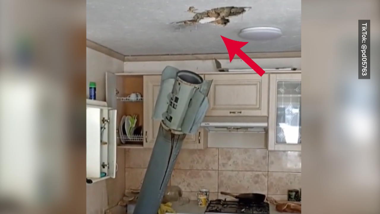 Rakete bleibt mitten in einer Küche stecken - Fake? Video aus Ort bei Charkiw