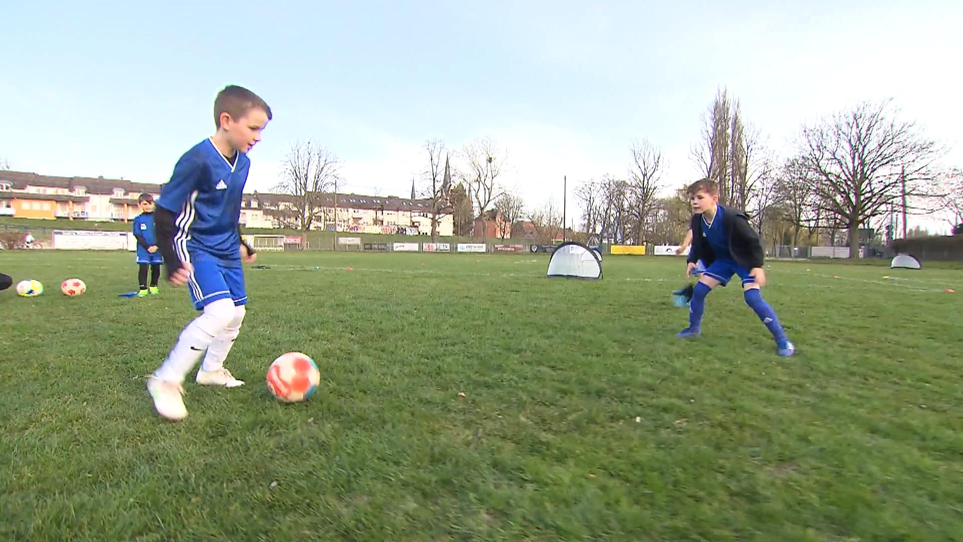 Ukrainer Denis (9) findet Anschluss im Fußballverein "Ich möchte wirklich ein echter Sportler werden."