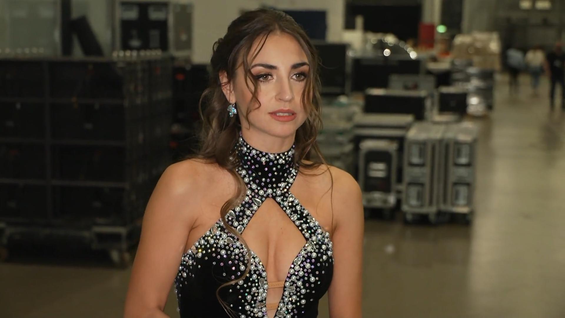 Ekaterina Leonova hat Schmerzen am Knie Kurz vor ihrem Auftritt in „Let's Dance“-Show