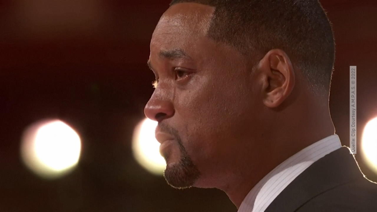 Will Smith entschuldigt sich unter Tränen Nach Oscar-Ohrfeige